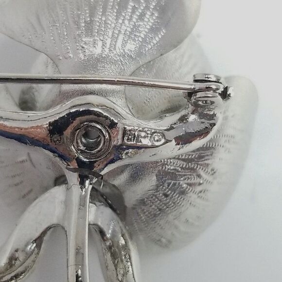 Vintage 3D Rose Shape Brooch, Silver Tone Setting Signed JP, Retro Unisex Estate - Picture 4 of 7